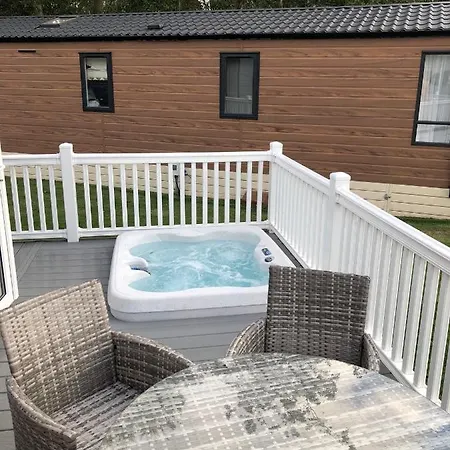 The Poplars Lodge With Hot Tub York Exterior foto