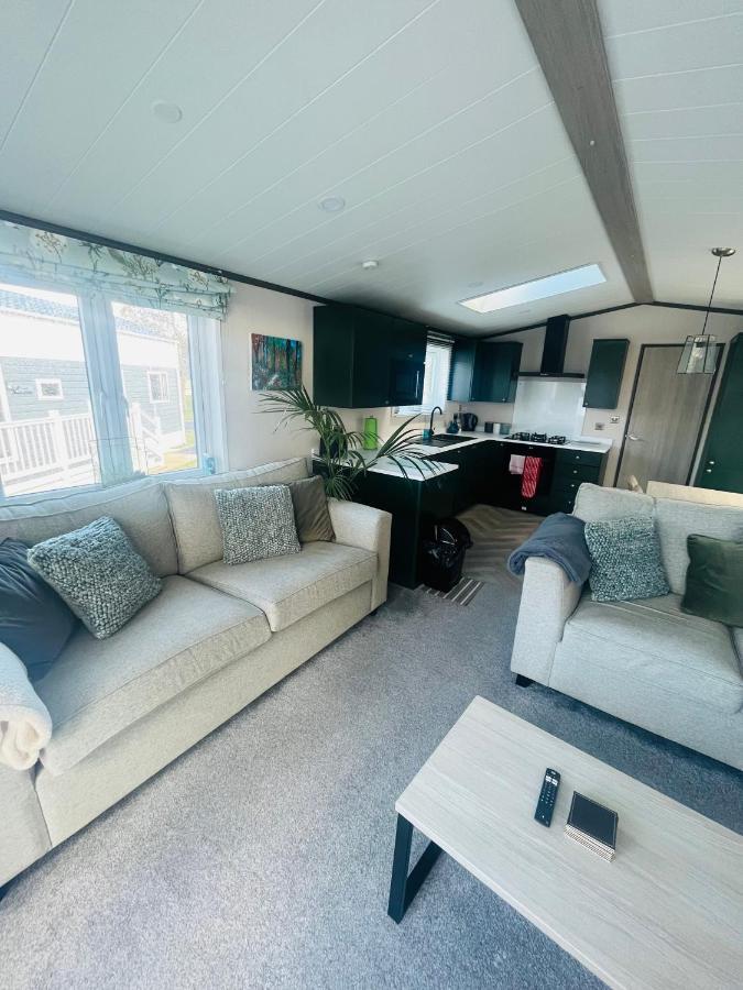 The Poplars With Hot Tub Holiday home *