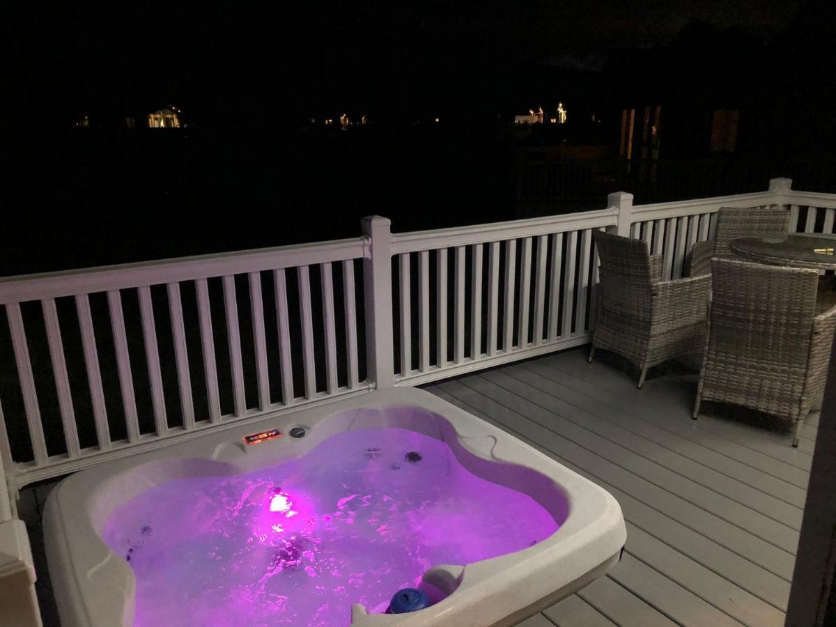 Holiday home The Poplars With Hot Tub